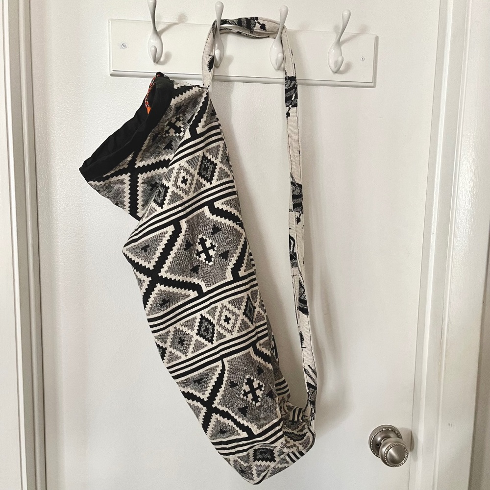 NWOT Black & White Yoga Mat Shoulder Bag